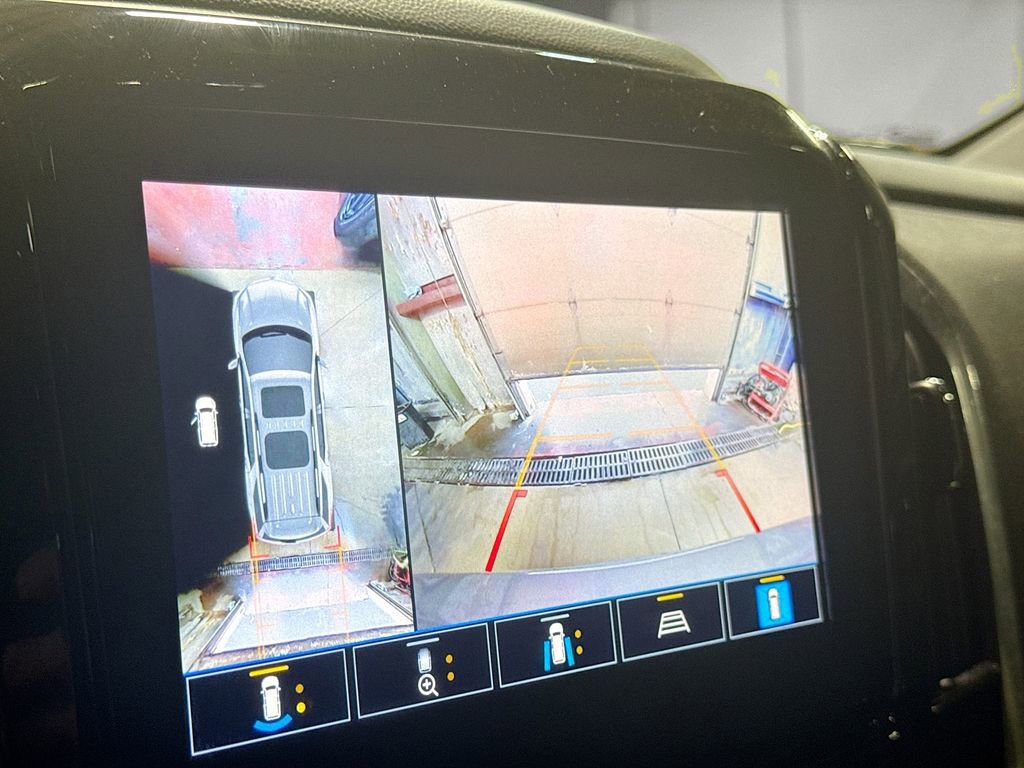 Used 2023 Chevrolet Traverse LT image 13