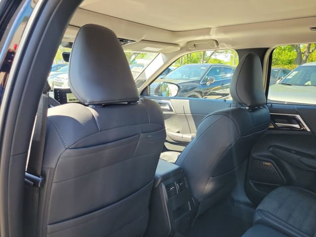 New 2025 Mitsubishi Outlander SE image 11