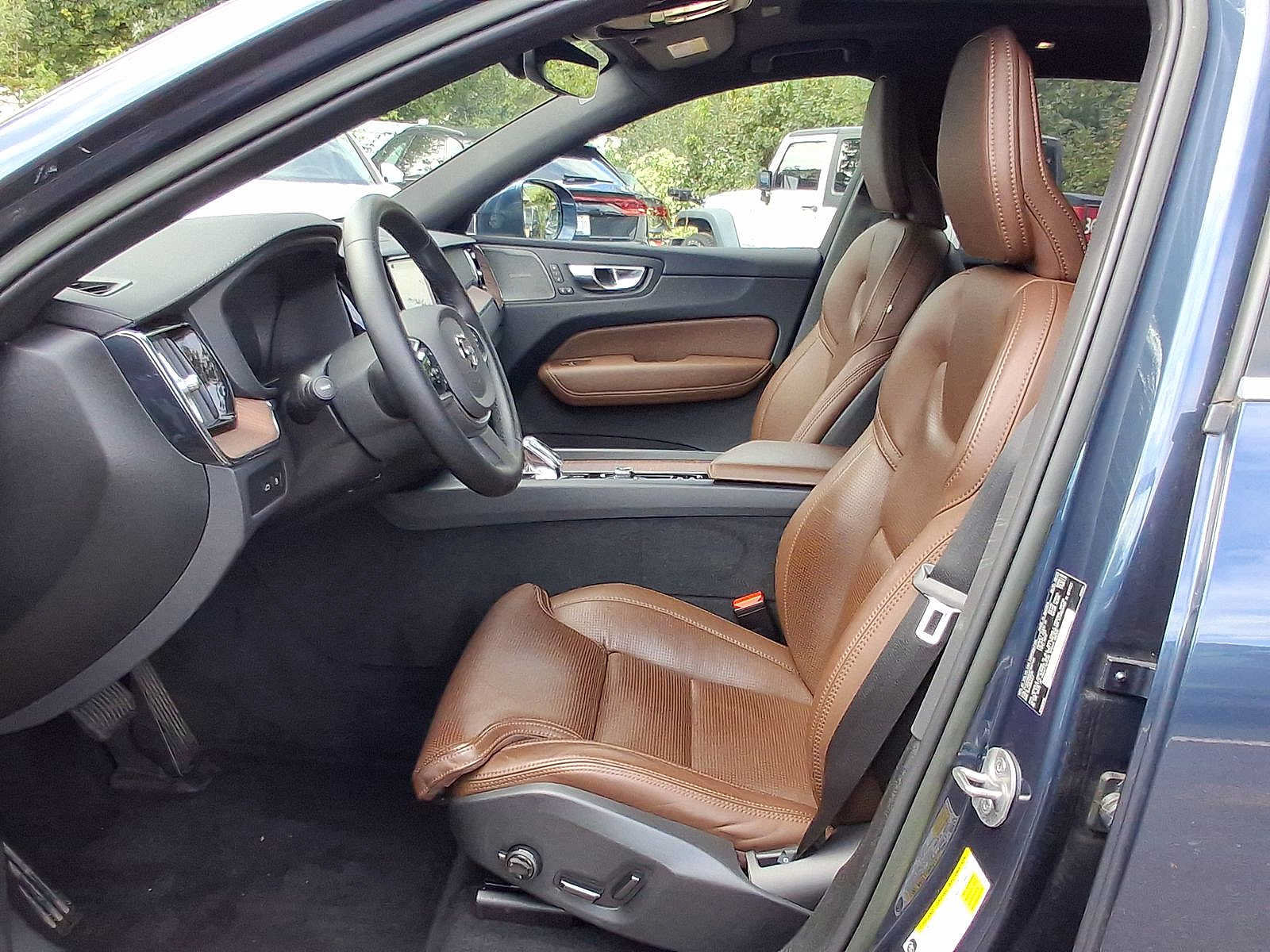 Used 2023 Volvo XC60 T8 Ultimate w/ Climate Package AWD/4WD image 17