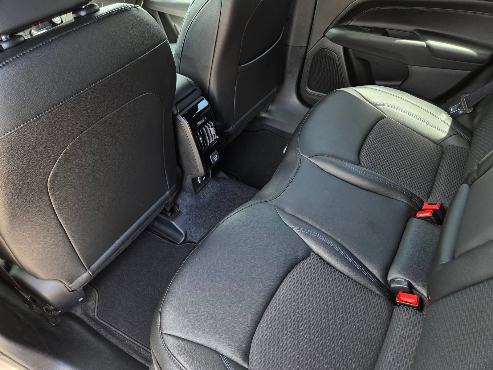 New 2026 Jeep Compass Latitude AWD/4WD image 25