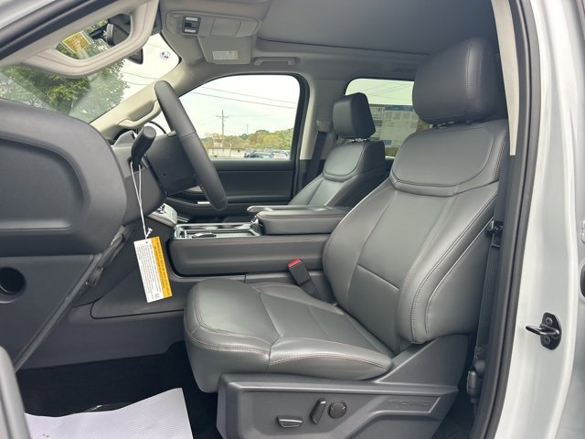 New 2025 Ford Expedition Active image 17