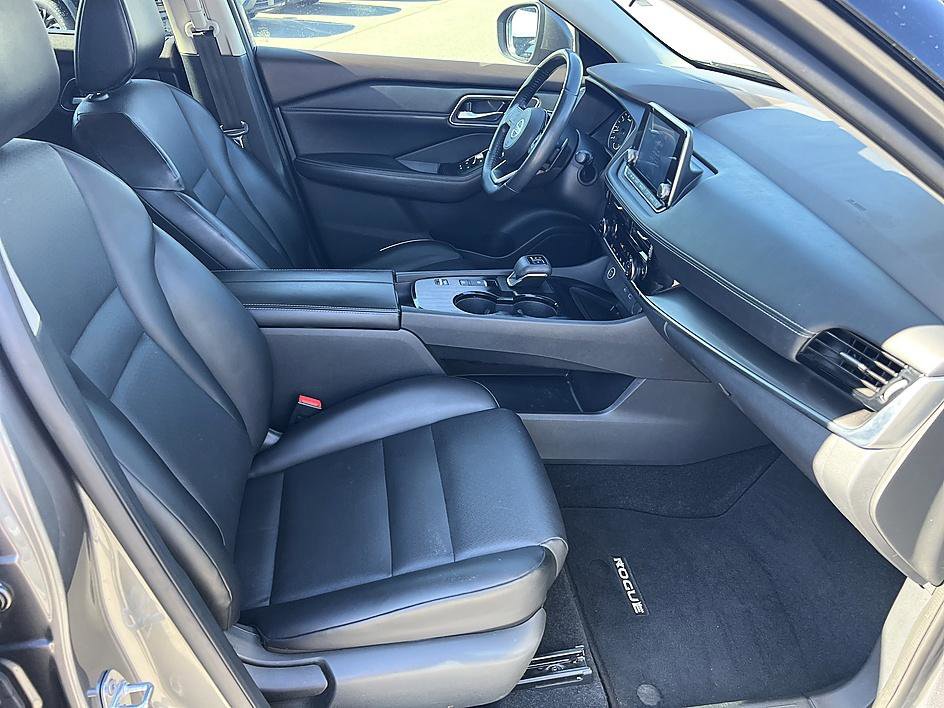 Certified 2021 Nissan Rogue SV w/ Premium Package image 17