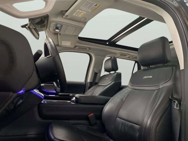 Used 2025 Ford Expedition Platinum AWD/4WD image 29