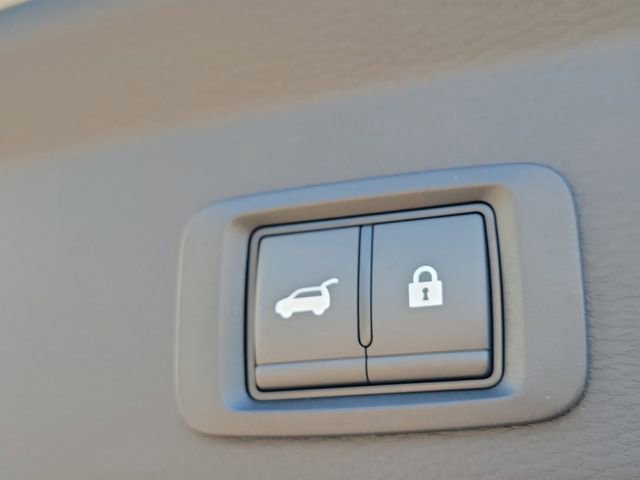 New 2026 Mitsubishi Outlander SE image 12