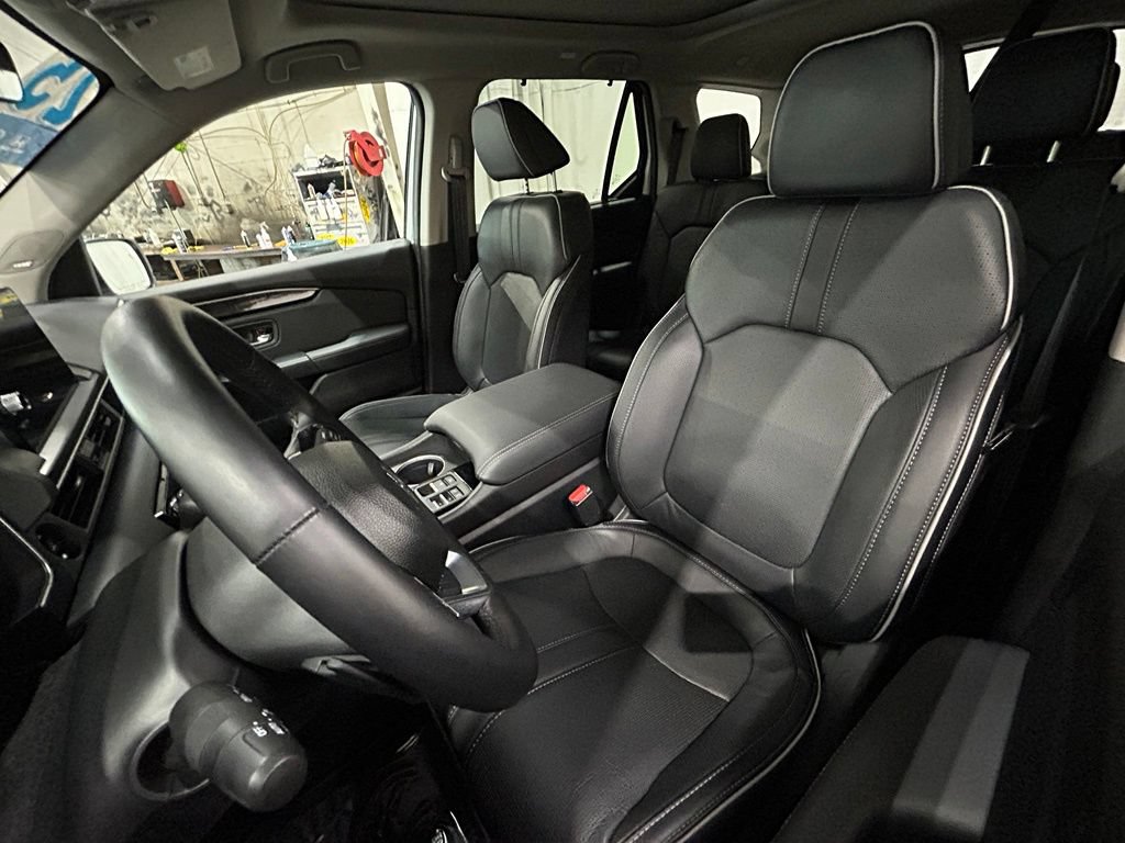 Used 2025 Honda Pilot Elite image 25