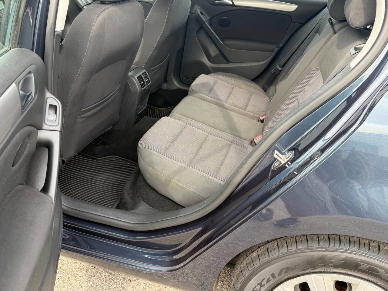 Used 2014 Volkswagen Golf 4-Door image 18