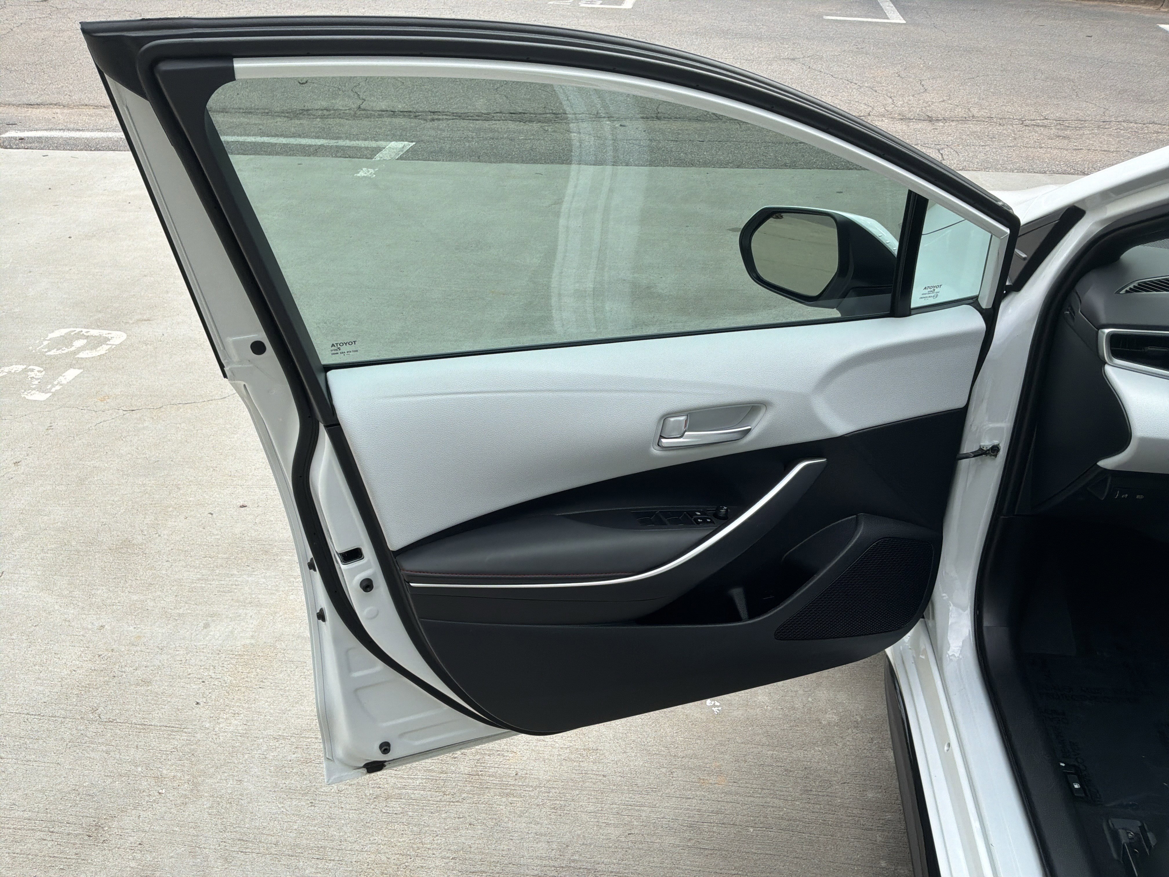 Used 2024 Toyota Corolla SE FWD image 14