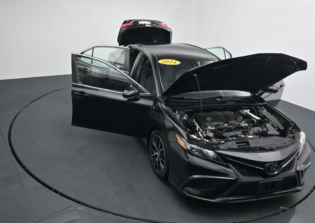 Used 2024 Toyota Camry SE FWD image 40
