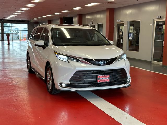 Certified 2024 Toyota Sienna Limited AWD/4WD image 2