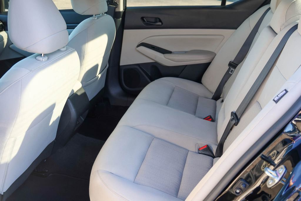 Used 2025 Nissan Altima 2.5 SV image 12