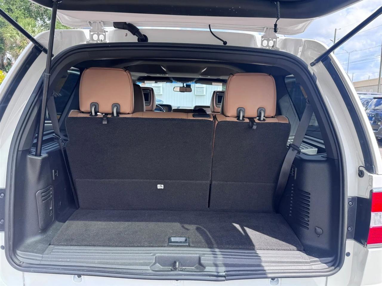 Used 2014 Lincoln Navigator 4WD w/ Equipment Group 101A image 20