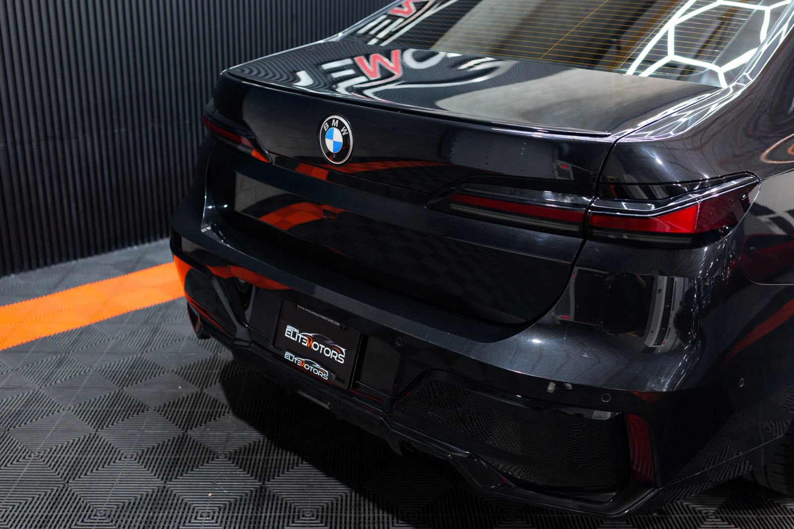 Used 2023 BMW 740i w/ Parking Assistance Package RWD image 19