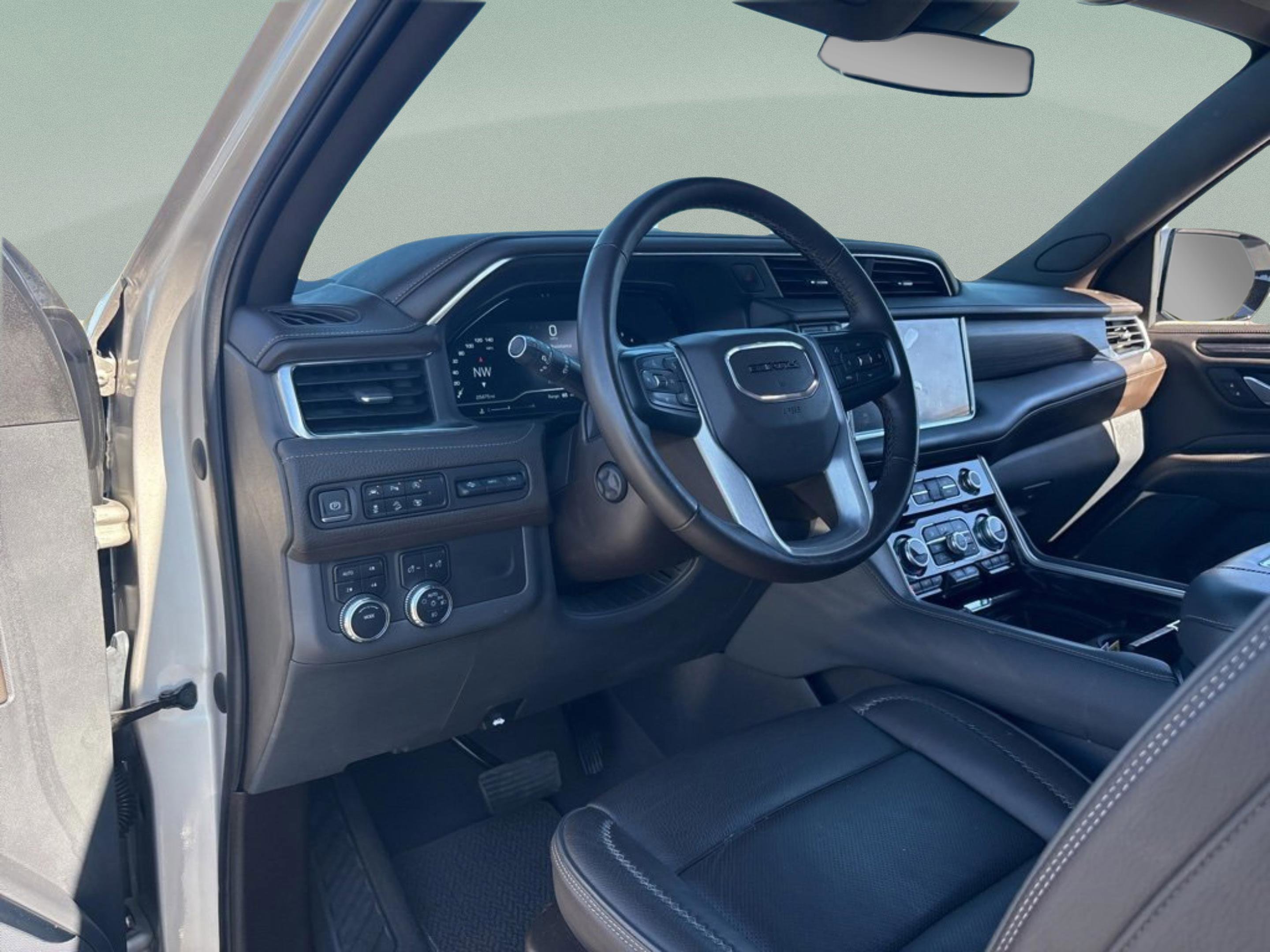 Used 2023 GMC Yukon XL Denali image 28