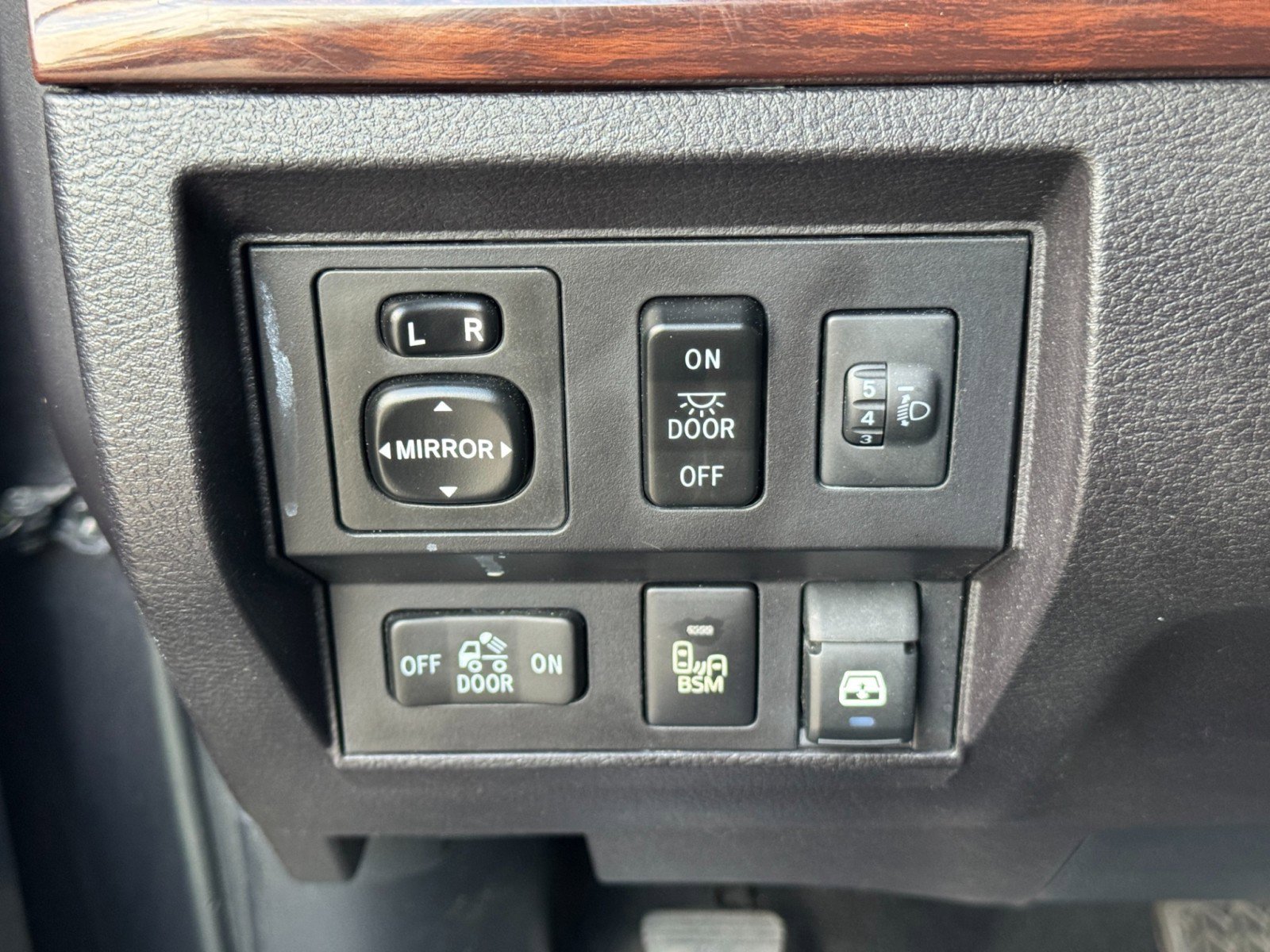 Used 2016 Toyota Tundra Limited w/ Limited Premium Package image 15