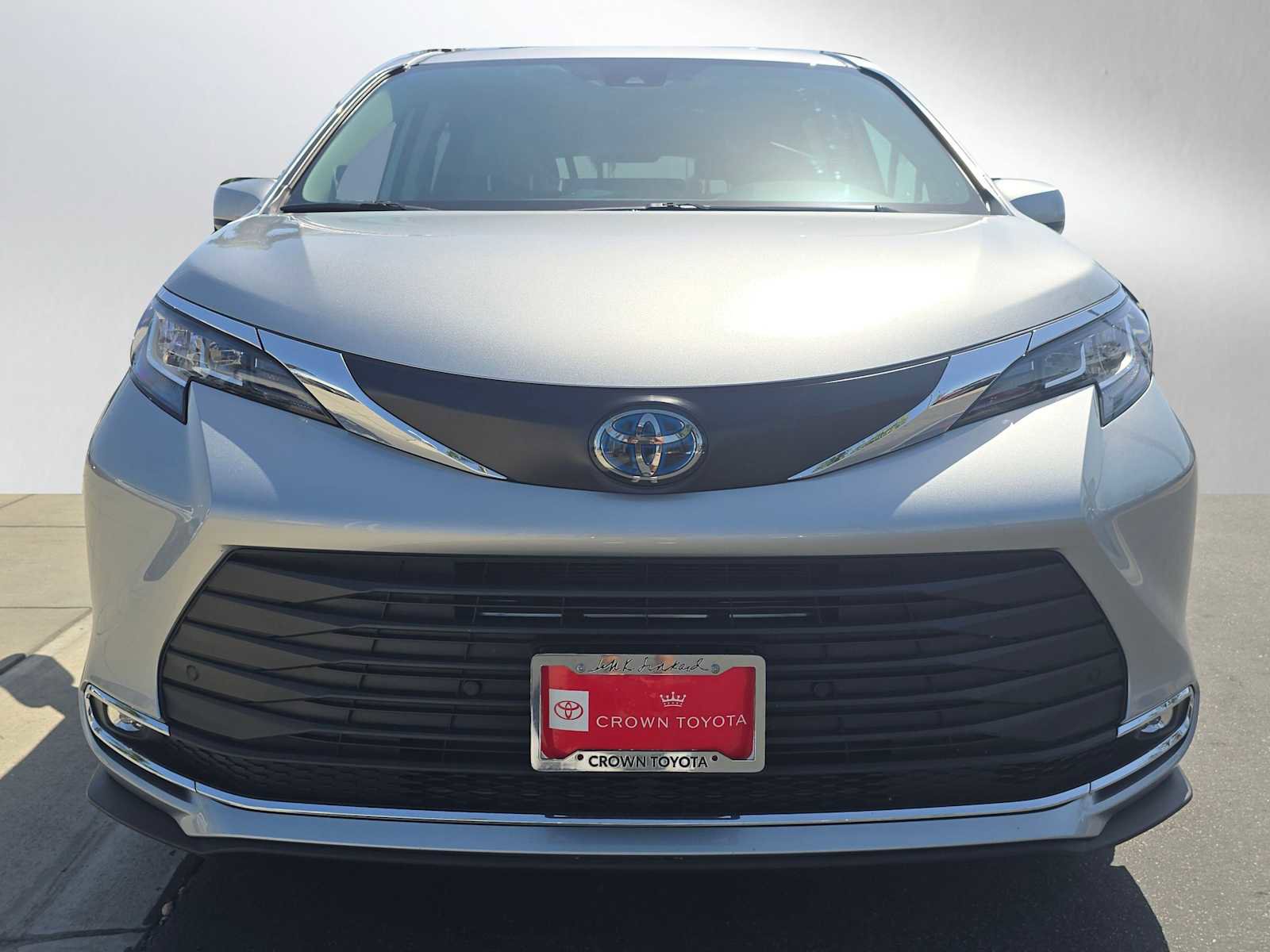 Used 2022 Toyota Sienna XLE w/ XLE Plus Package image 8