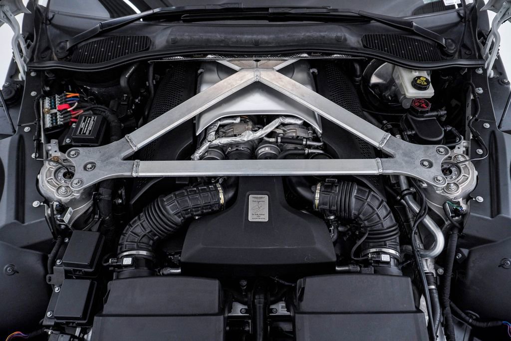 Used 2019 Aston Martin V8 Vantage Coupe image 2