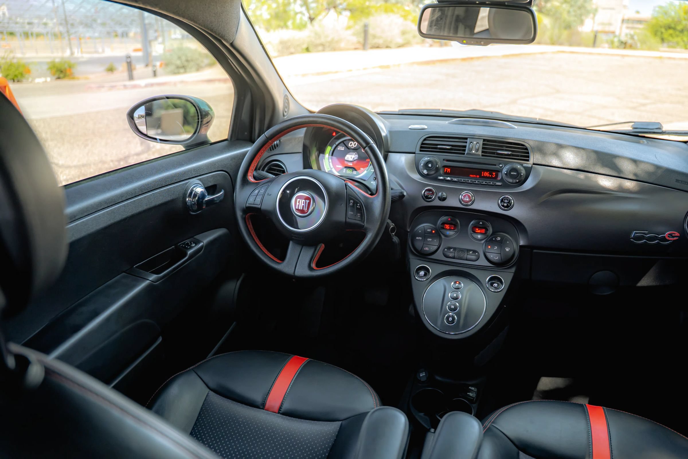 Used 2015 FIAT 500 e FWD image 24