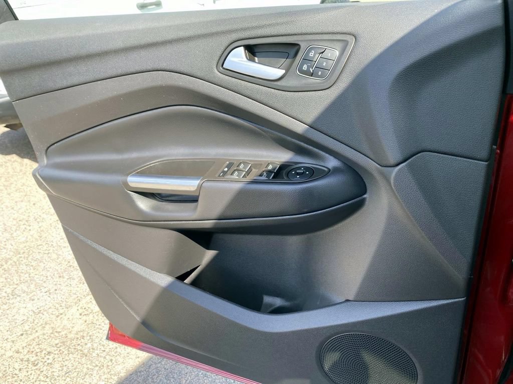 Used 2019 Ford Escape Titanium AWD/4WD image 24