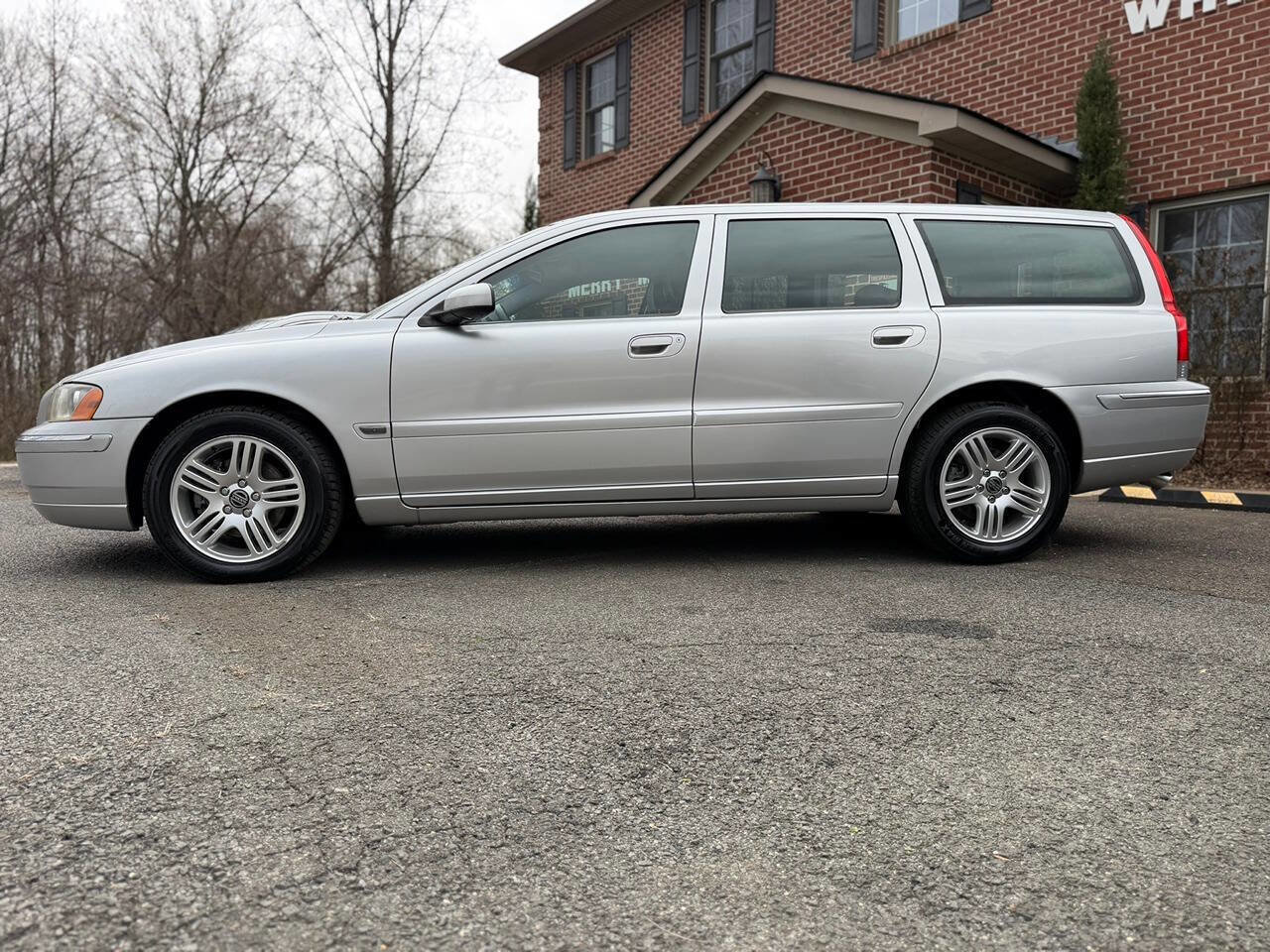 Used 2006 Volvo V70 2.5T image 2
