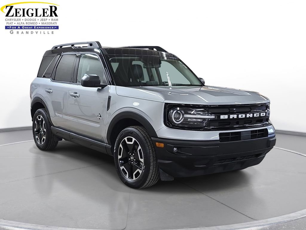 Used 2022 Ford Bronco Sport Outer Banks w/ Tech Package AWD/4WD image 3