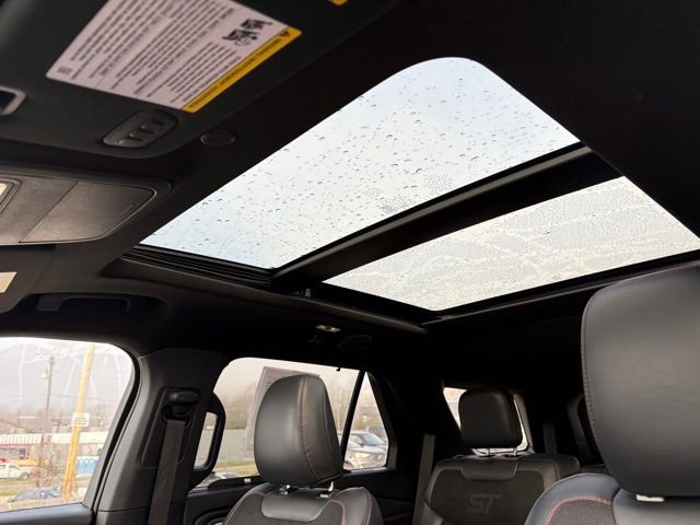 Used 2025 Ford Explorer ST image 29