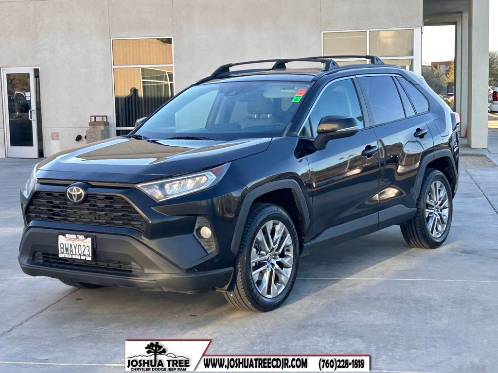 Used 2021 Toyota RAV4 XLE Premium image 3