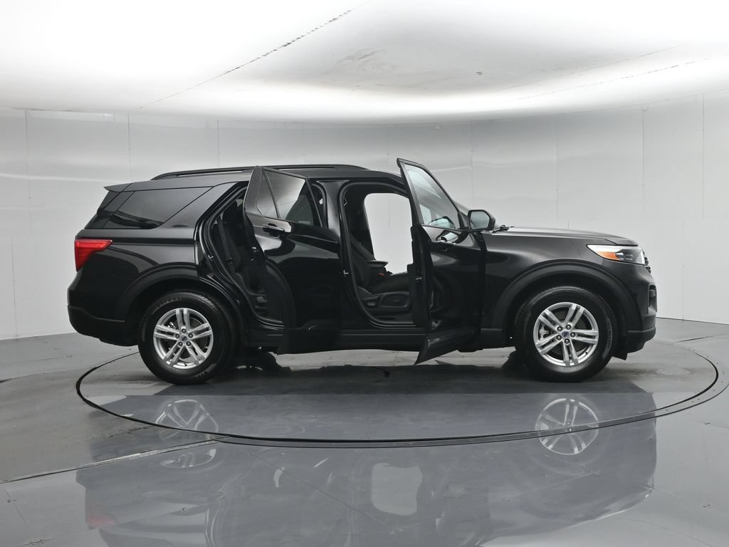 Certified 2024 Ford Explorer XLT RWD image 5
