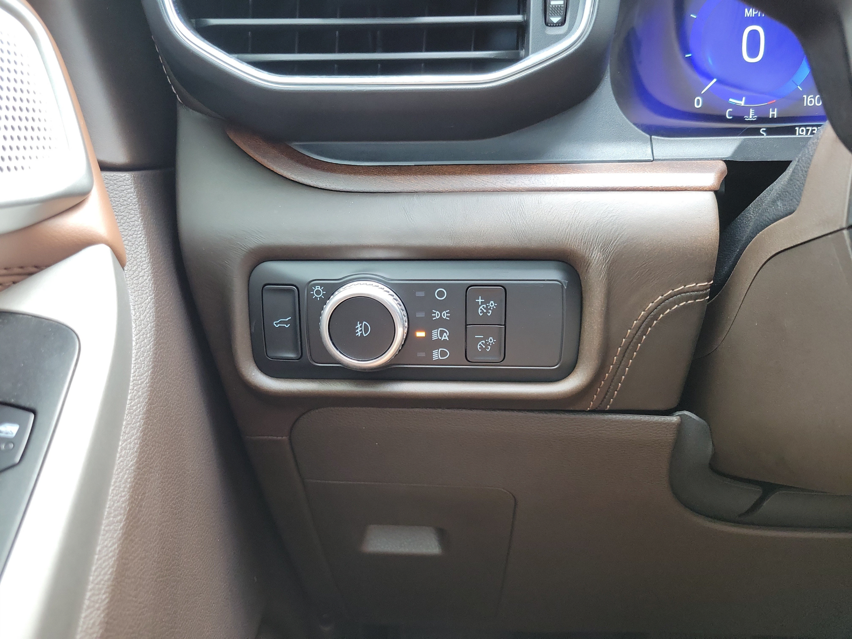 Used 2023 Ford Explorer King Ranch w/ Premium Technology Package AWD/4WD image 19