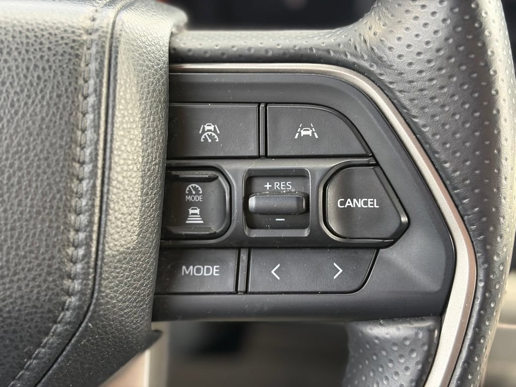 Used 2025 Toyota 4Runner SR5 AWD/4WD image 23