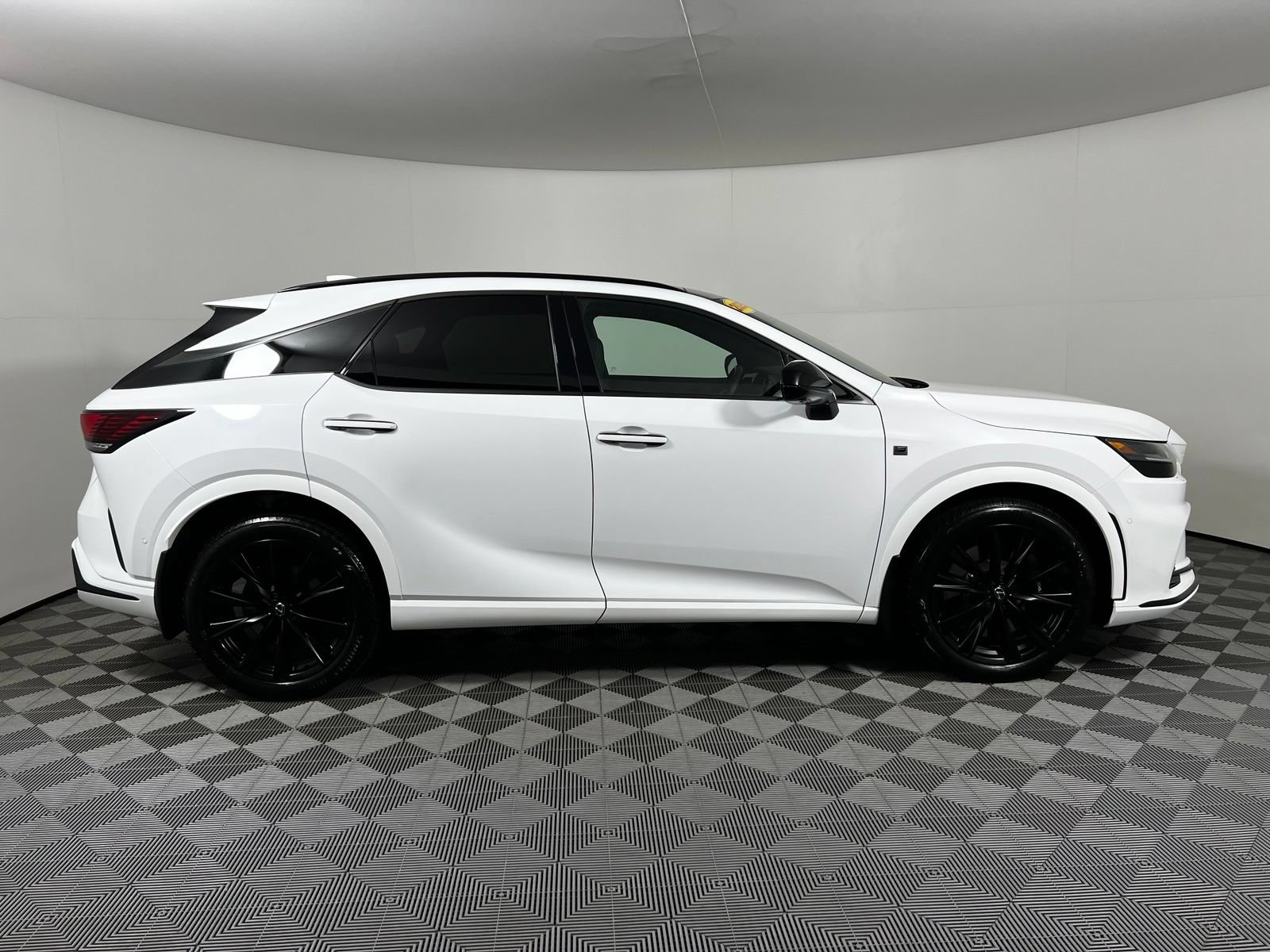 Used 2025 Lexus RX 500h F Sport w/ Convenience Package AWD/4WD image 4