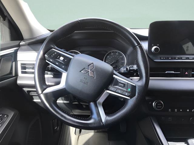 Used 2022 Mitsubishi Outlander SE AWD/4WD image 15