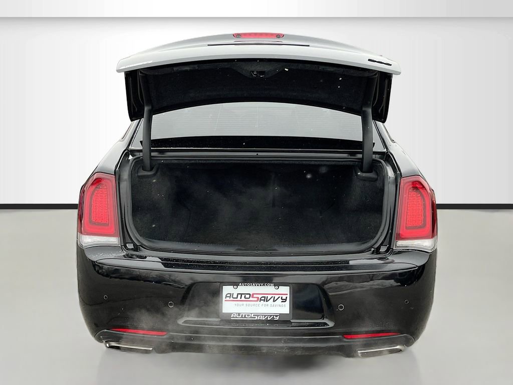 Used 2023 Chrysler 300 Touring w/ Safetytec Plus Group image 25
