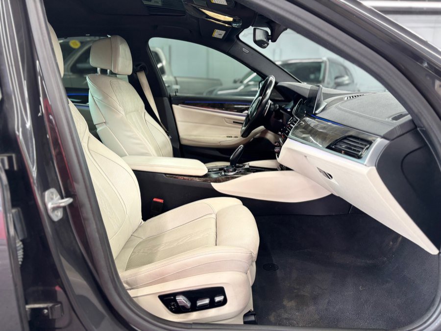 Used 2018 BMW M550i xDrive AWD/4WD image 19