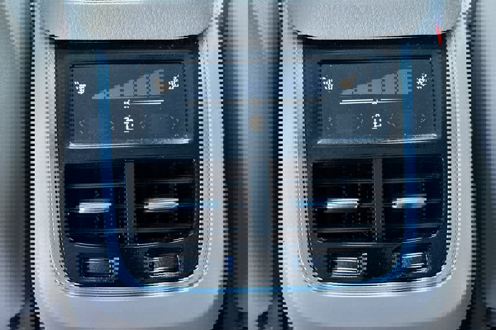 Used 2020 Volvo XC90 T8 Momentum w/ Protection Package Premier image 14