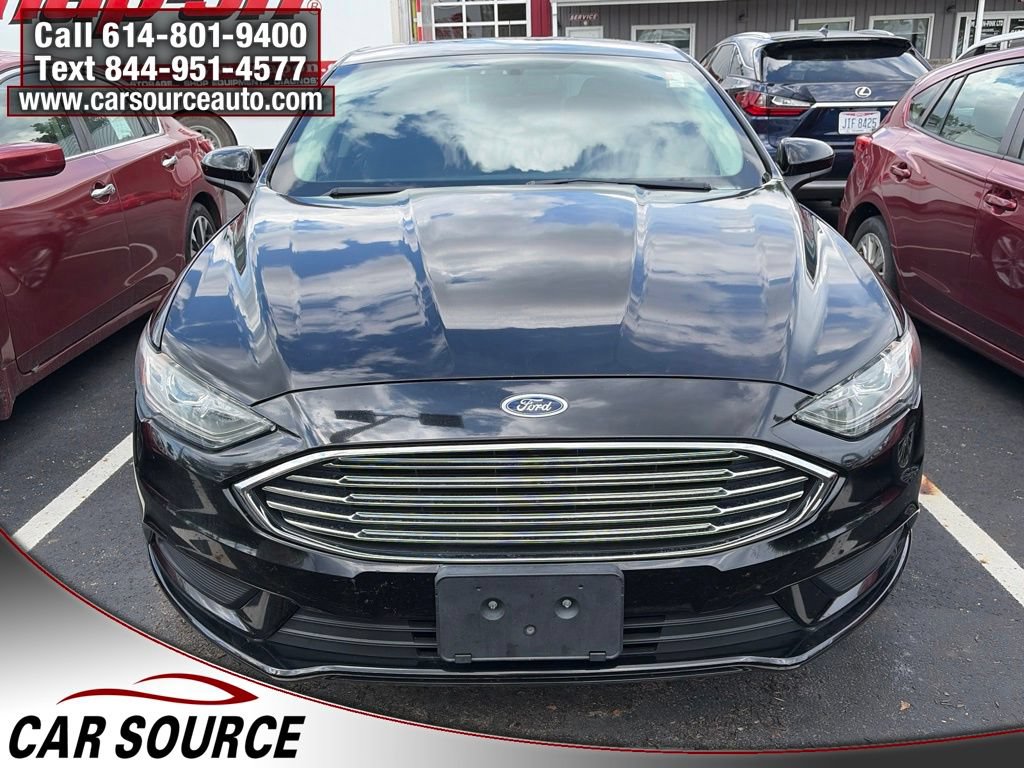 Used 2018 Ford Fusion SE w/ Fusion SE Technology Package FWD image 2