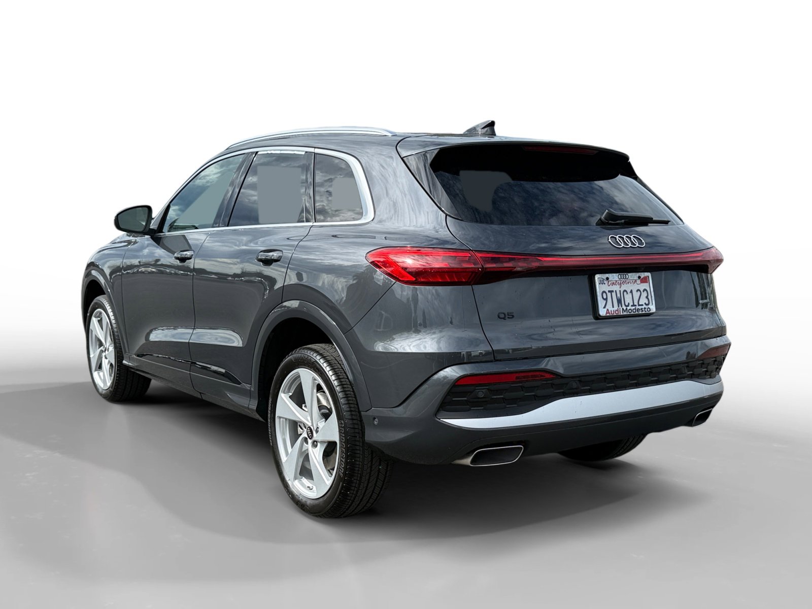 Certified 2025 Audi Q5 Premium Plus image 3