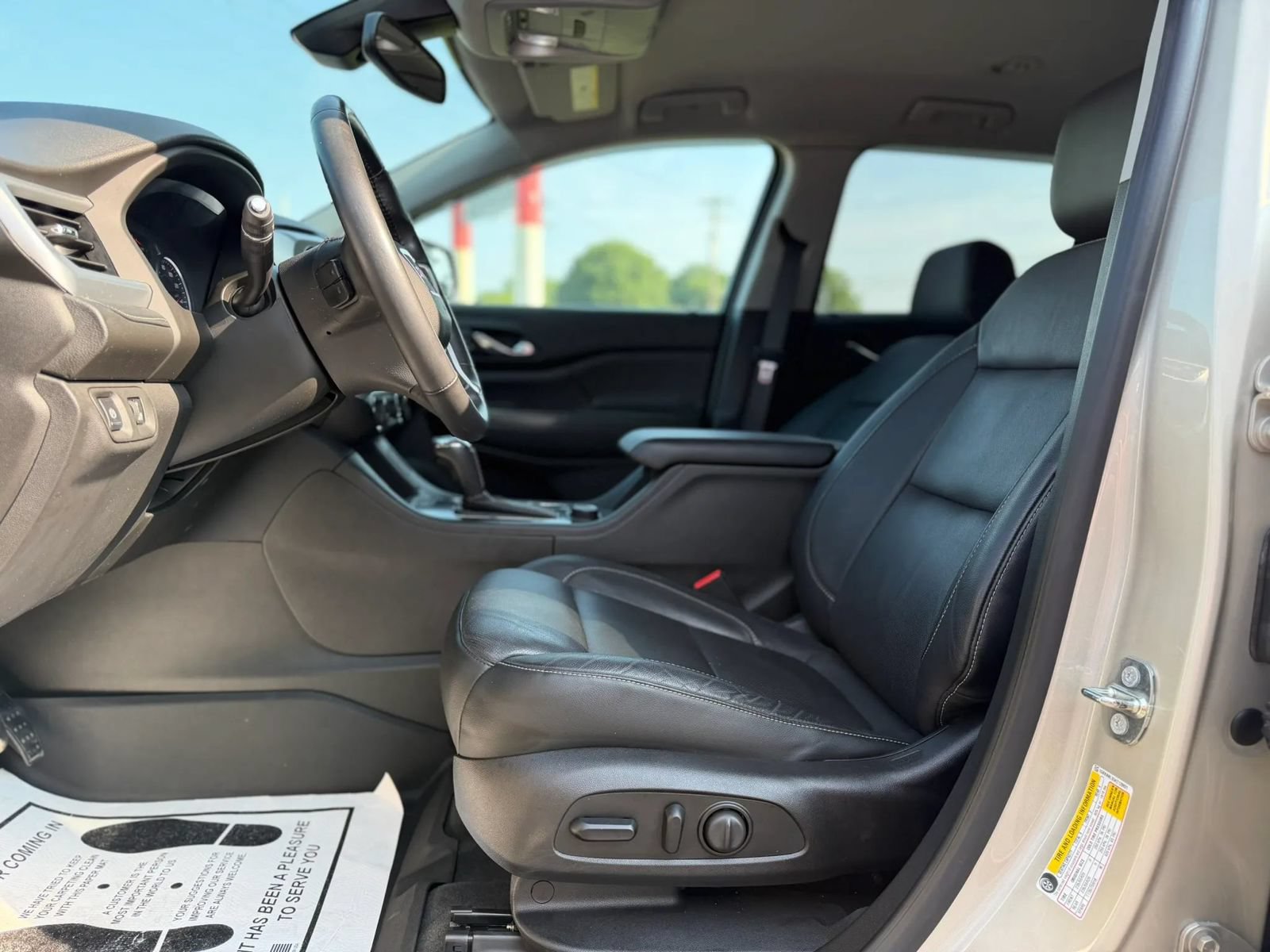 Used 2017 GMC Acadia SLT FWD image 9