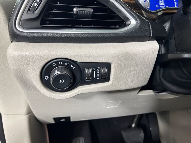 Used 2024 Chrysler Pacifica Limited image 20