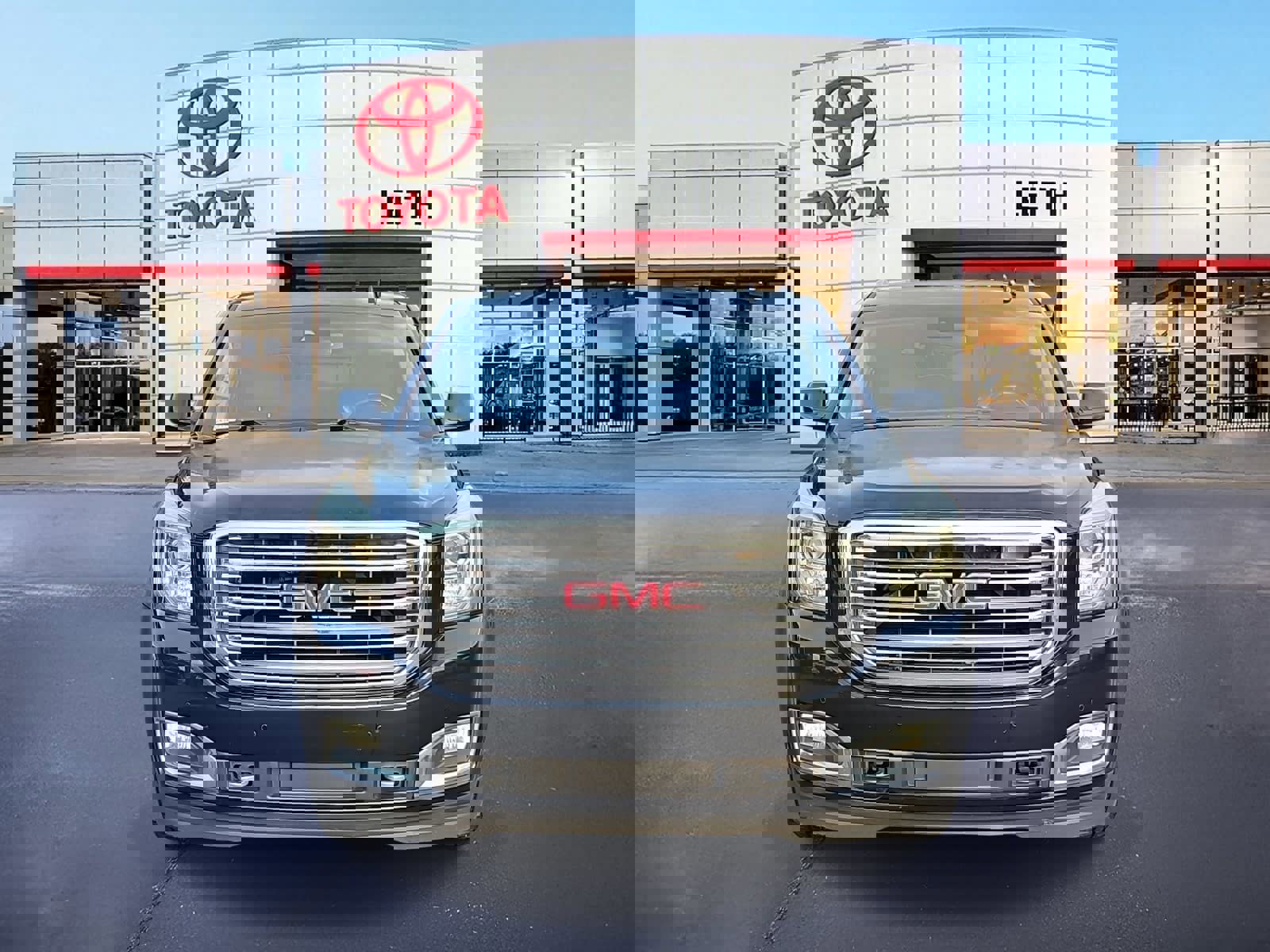 Used 2016 GMC Yukon SLT w/ HD Trailering Package image 2