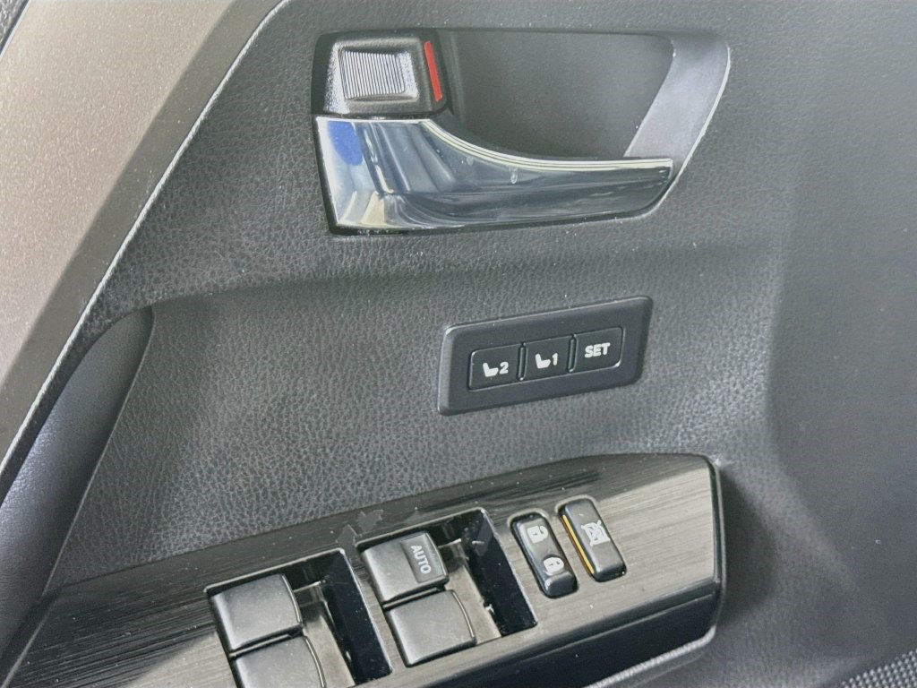 Used 2016 Toyota RAV4 Limited FWD image 23