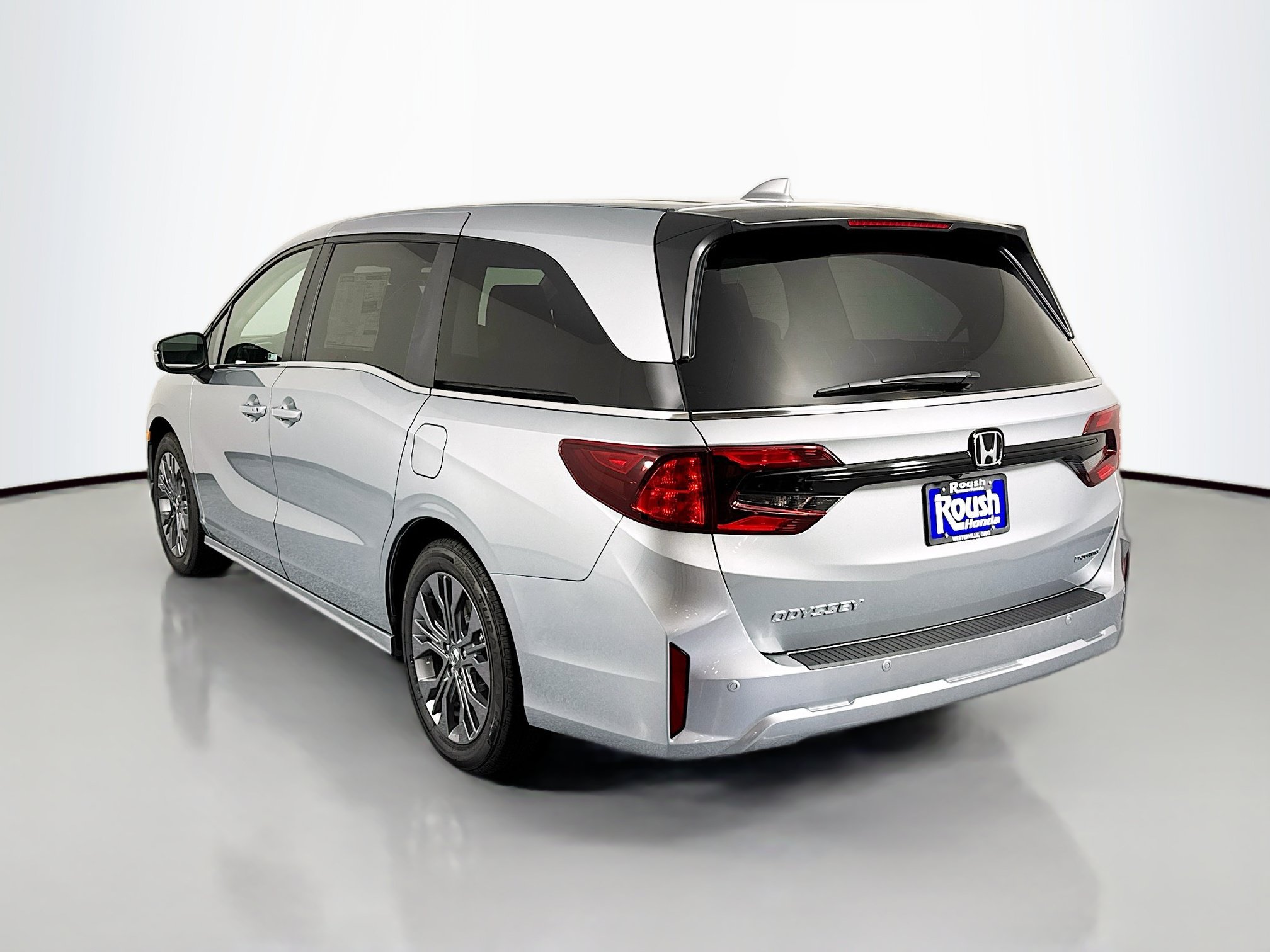 New 2026 Honda Odyssey Touring image 7