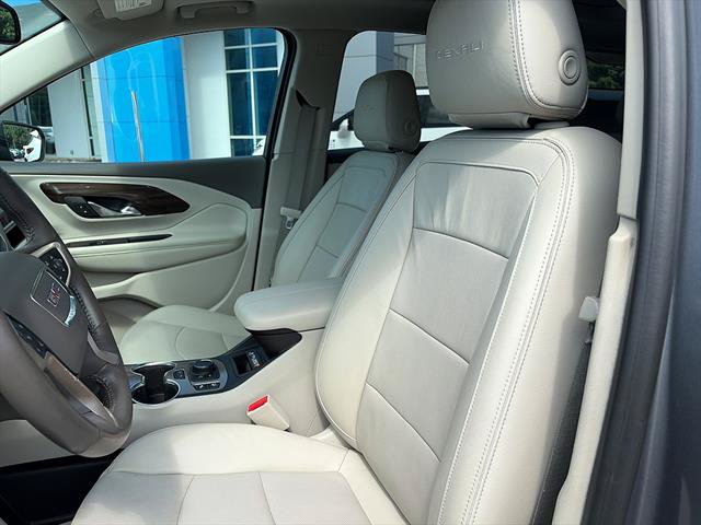 Used 2020 GMC Terrain Denali w/ Denali Premium Package AWD/4WD image 9