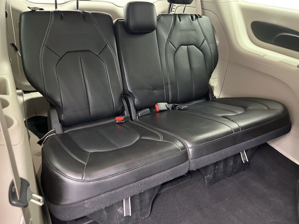 Used 2024 Chrysler Pacifica Touring-L FWD image 22