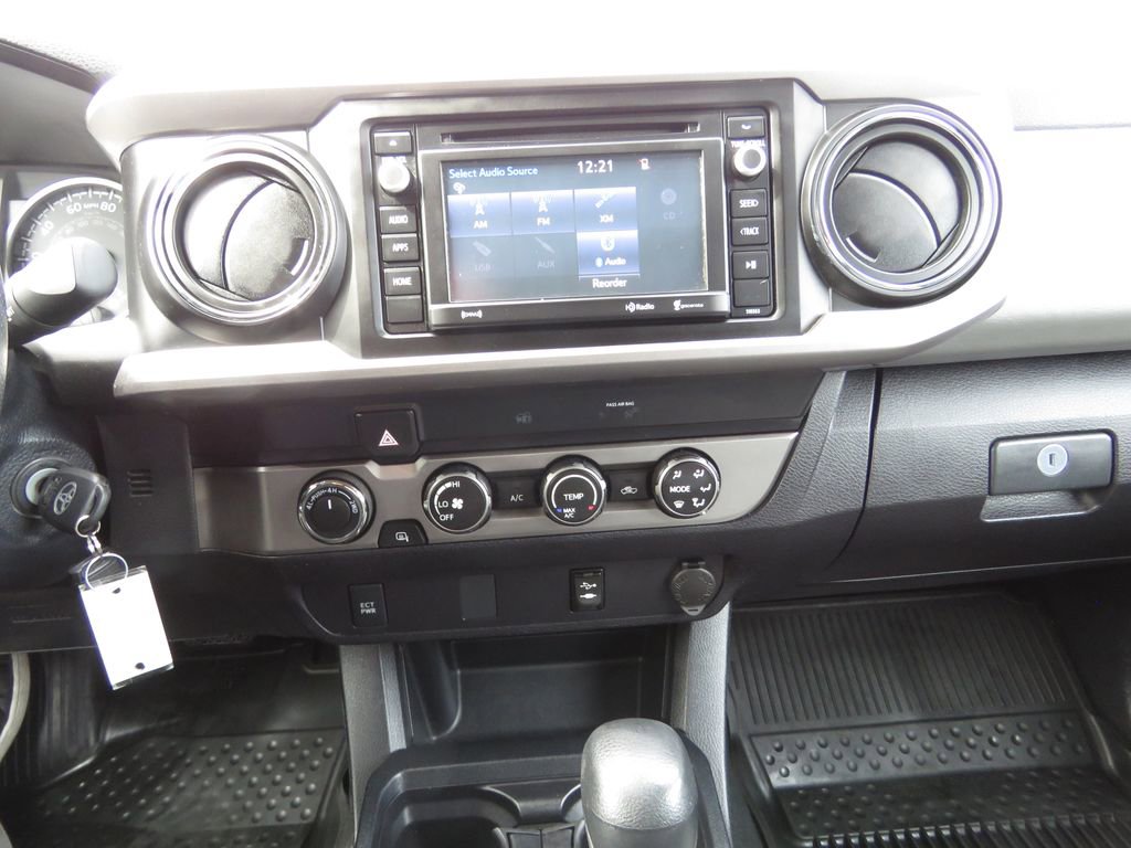 Used 2019 Toyota Tacoma SR5 AWD/4WD image 22