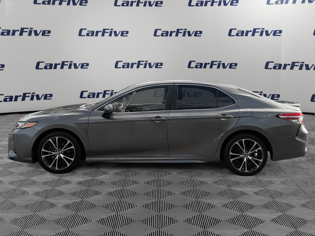 Used 2018 Toyota Camry SE w/ Moonroof Package FWD image 2