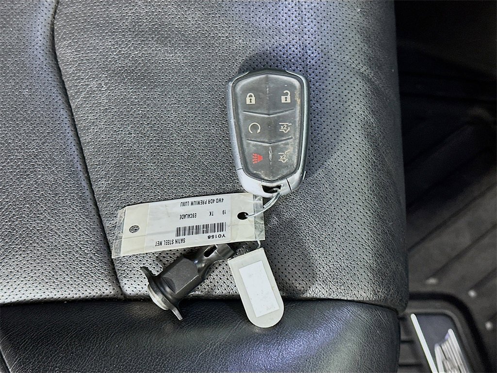 Used 2019 Cadillac Escalade Premium Luxury w/ Escalade Sport Edition image 35