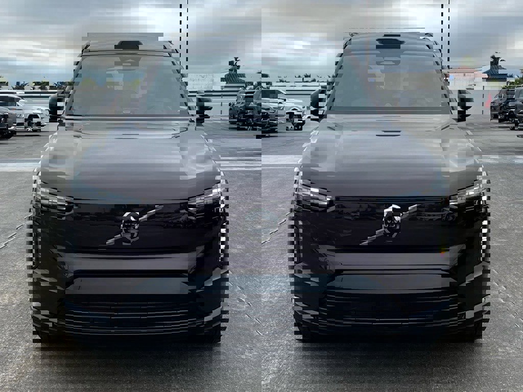 Used 2025 Volvo EX90 Ultra image 2