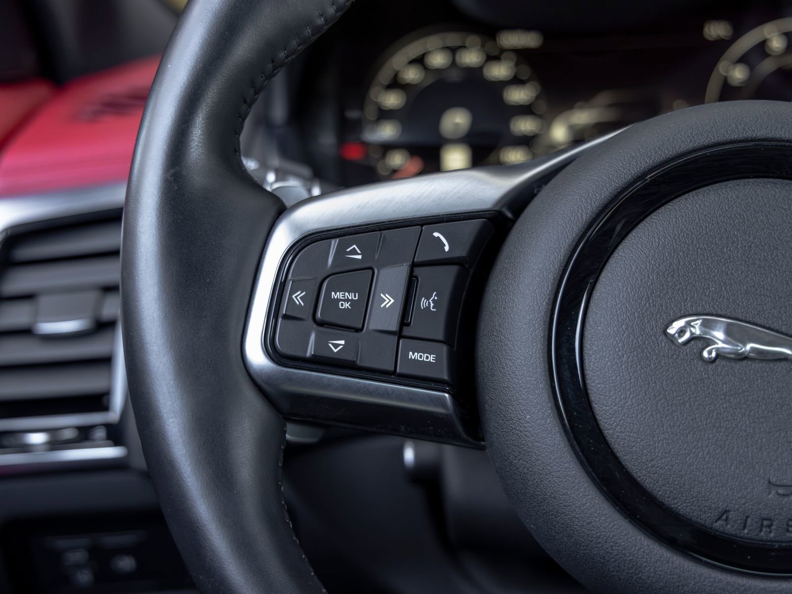 Used 2024 Jaguar F-TYPE R-Dynamic RWD image 33