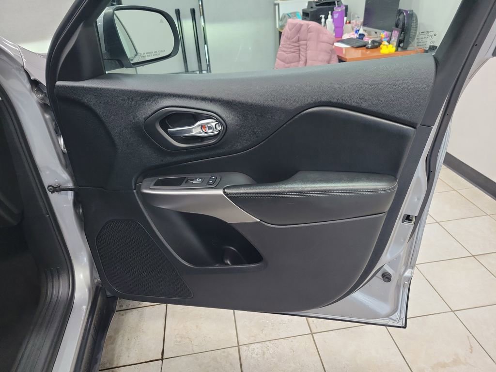 Used 2021 Jeep Cherokee Latitude Lux image 27