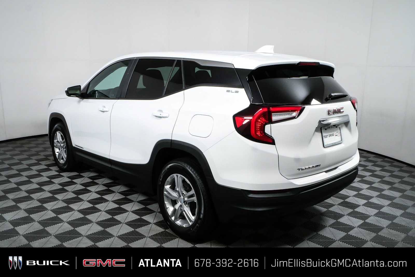 Used 2023 GMC Terrain SLE FWD image 27